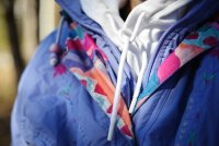 De windbreaker uit de jaren 90 is dit voorjaar weer chic