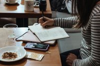 Loud budgeting is de bespaartrend zonder schaamte