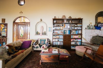 De messy girl woonkamer is opeens dé interieurtrend