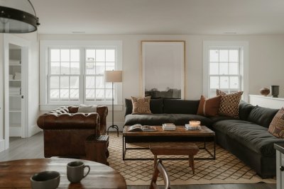 Donker hout verovert je woonkamer dit najaar
