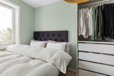 Je kleine slaapkamer heeft meer opbergruimte dan je denkt