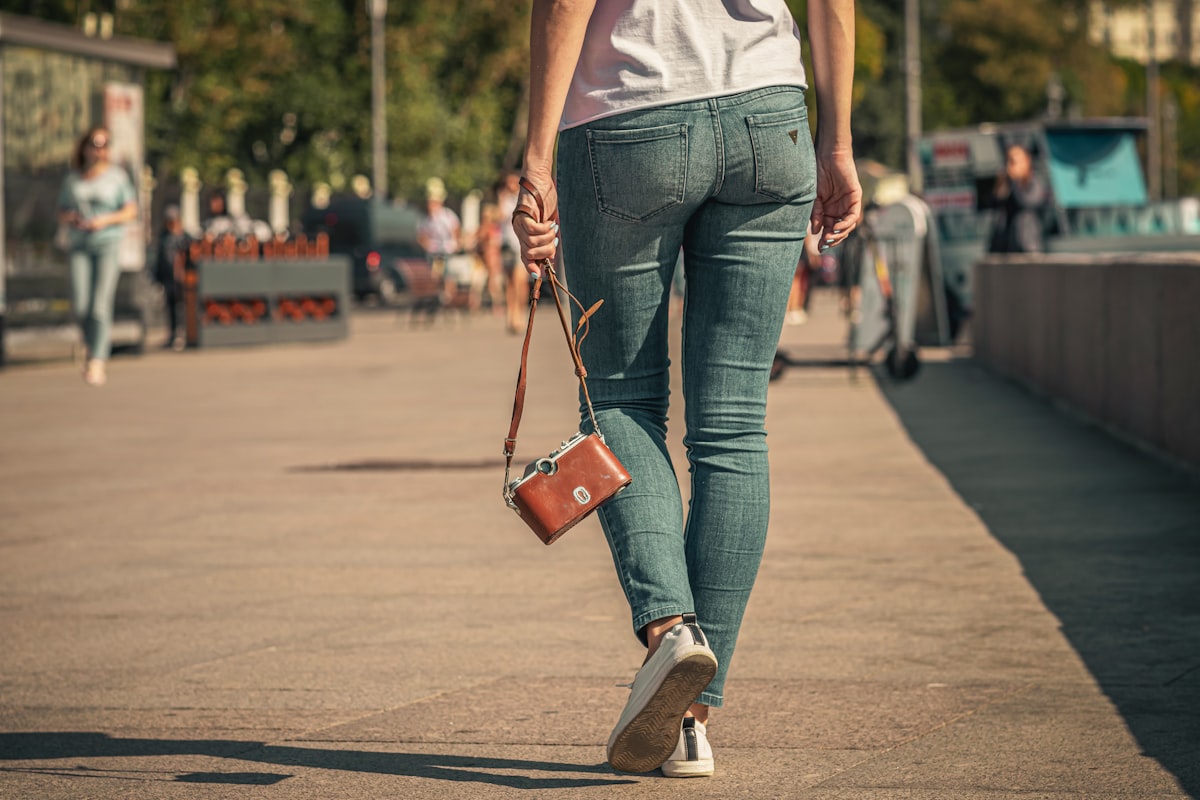 Skinny en baggy zijn uit, de bootcut neemt het over