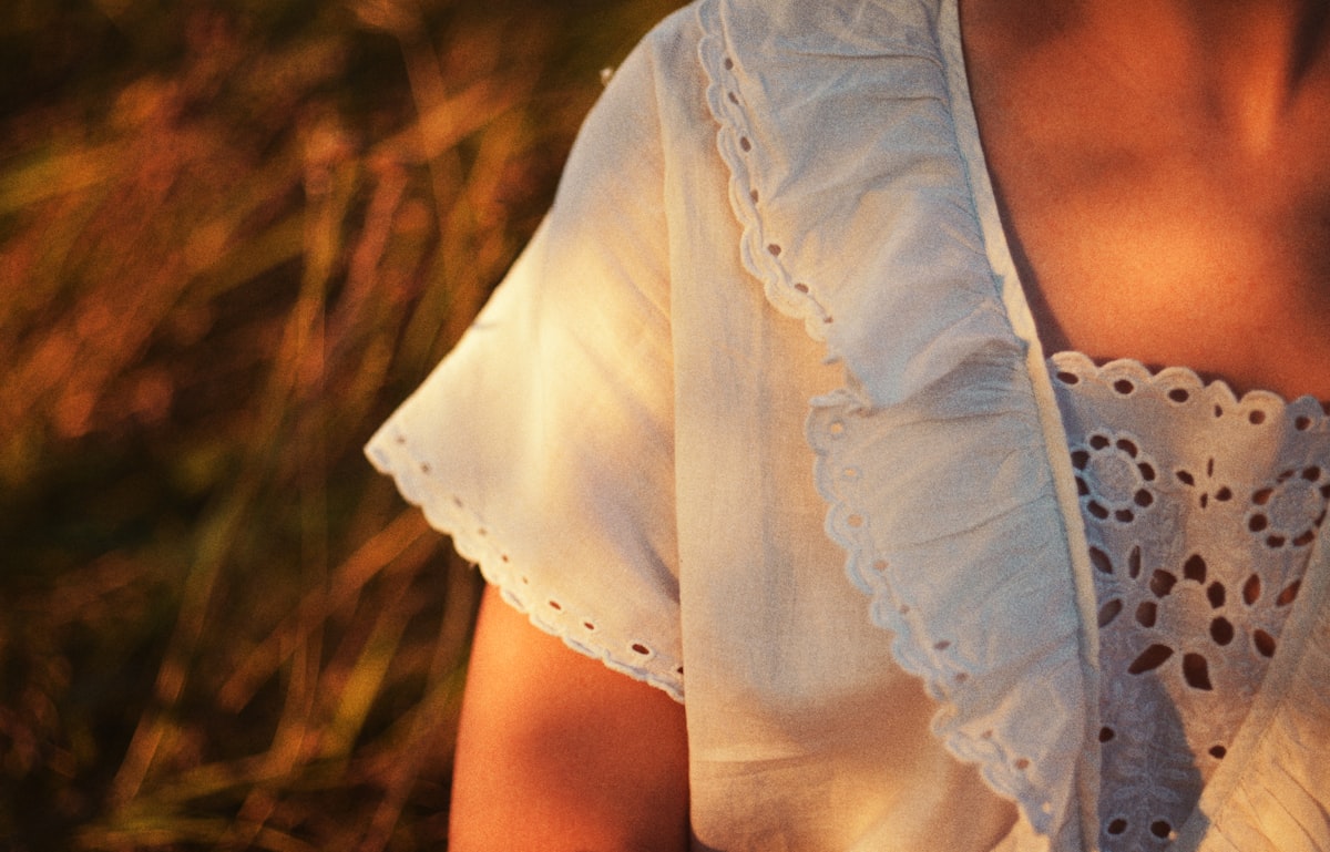 Broderie anglaise is niet meer alleen voor bruidjes